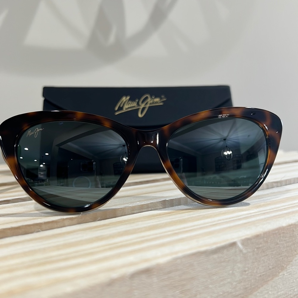 MAUI JIM Sunglasses Kalani Polarized Cat Eye •LIKE NEW• zero damage •case incld•